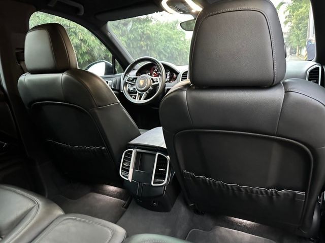 2015年 低里程 凱彥 Cayenne  3.6L V型六缸 四輪驅動 免鑰匙 衛星導航 倒車顯影  第12張相片