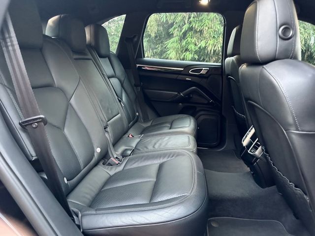 2015年 低里程 凱彥 Cayenne  3.6L V型六缸 四輪驅動 免鑰匙 衛星導航 倒車顯影  第13張相片