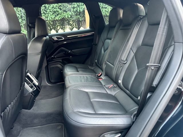 2015年 低里程 凱彥 Cayenne  3.6L V型六缸 四輪驅動 免鑰匙 衛星導航 倒車顯影  第14張相片