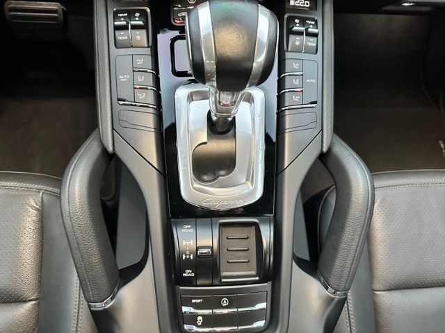 2015年 低里程 凱彥 Cayenne  3.6L V型六缸 四輪驅動 免鑰匙 衛星導航 倒車顯影  第16張相片