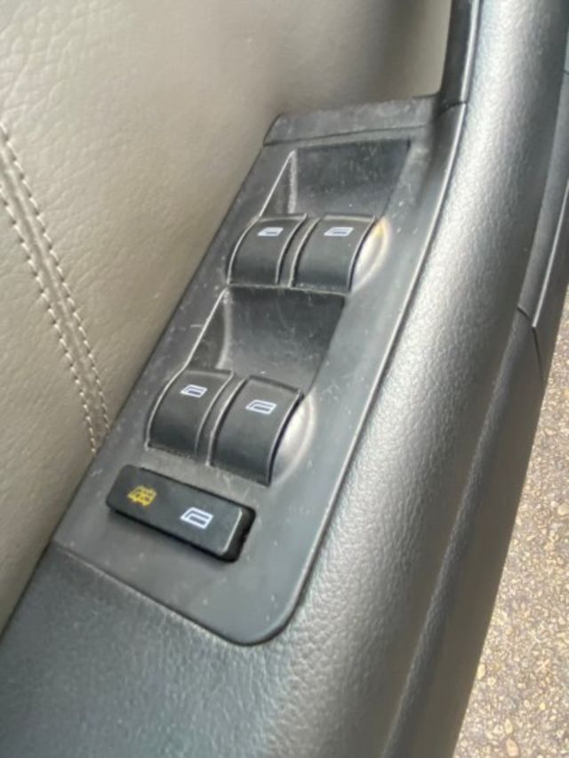 兇猛2.7T渦輪引擎,旅行車,前手車主用心照顧,內裝漂亮如新  第15張相片