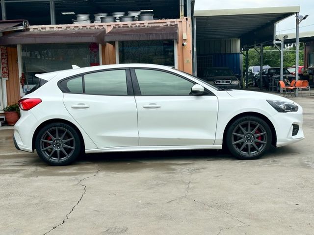2022年 FOCUS 5D ST-Line Lommel X 賽道版 盲點偵測/抬頭顯示/B&O音響  第4張相片