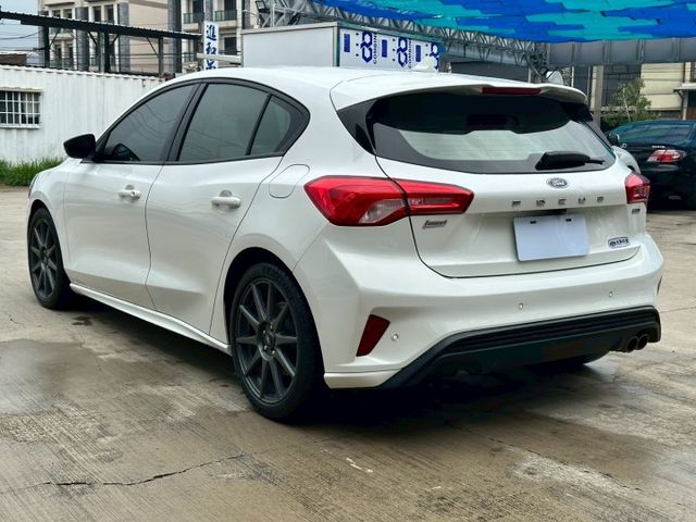 2022年 FOCUS 5D ST-Line Lommel X 賽道版 盲點偵測/抬頭顯示/B&O音響  第5張相片