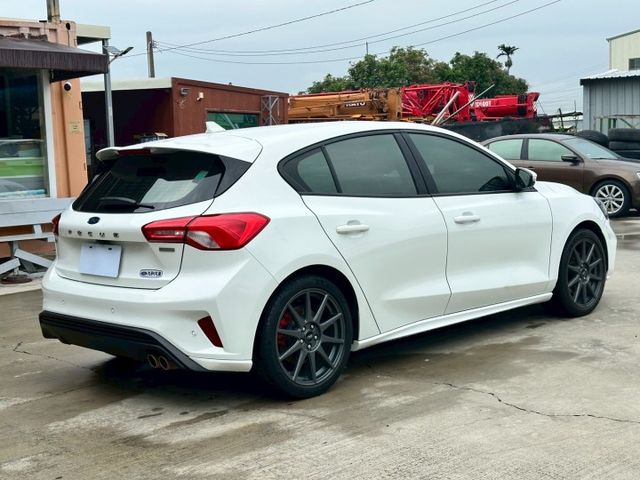 2022年 FOCUS 5D ST-Line Lommel X 賽道版 盲點偵測/抬頭顯示/B&O音響  第6張相片