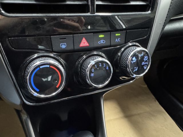 買車免求人~全額貸回家~TCS防滑、胎壓監控、光感應頭燈、ISOFIX、後座分離傾倒~僅跑9萬  第7張相片