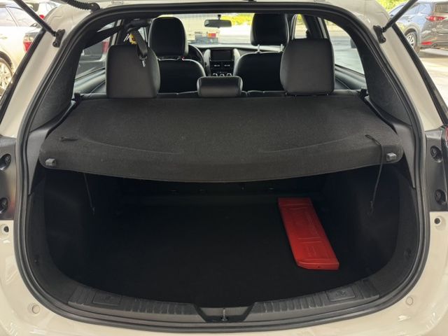 買車免求人~全額貸回家~TCS防滑、胎壓監控、光感應頭燈、ISOFIX、後座分離傾倒~僅跑9萬  第14張相片