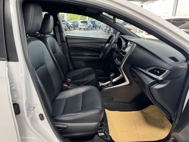 買車免求人~全額貸回家~TCS防滑、胎壓監控、光感應頭燈、ISOFIX、後座分離傾倒~僅跑9萬  第18張相片