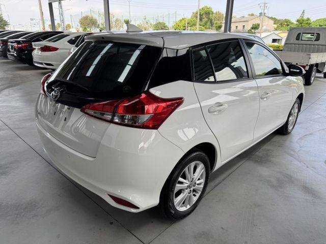 買車免求人~全額貸回家~TCS防滑、胎壓監控、光感應頭燈、ISOFIX、後座分離傾倒~僅跑9萬  第20張相片