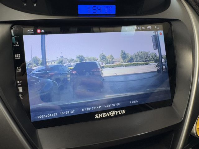 就是愛白車 ~ I-KEY、定速、電動座椅、抬頭顯示器、左右獨立空調、TCS防滑、天窗、後座分離傾倒 !  第8張相片