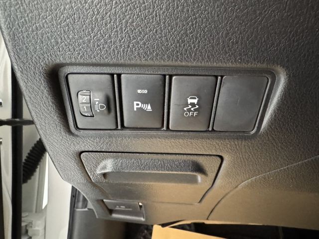 就是愛白車 ~ TCS防滑、胎壓監控、倒車顯影、ISOFIX、後座分離傾倒 ! 可以全額貸款 ~  第9張相片