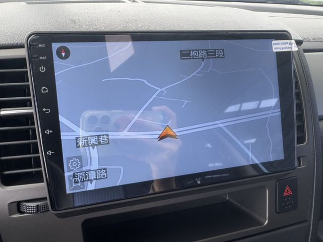 買車免求人~月繳3888輕鬆開回家~ 比買摩托車划算 ~ 大螢幕安卓機、衛星導航、倒車顯影~僅跑14萬  第2張相片