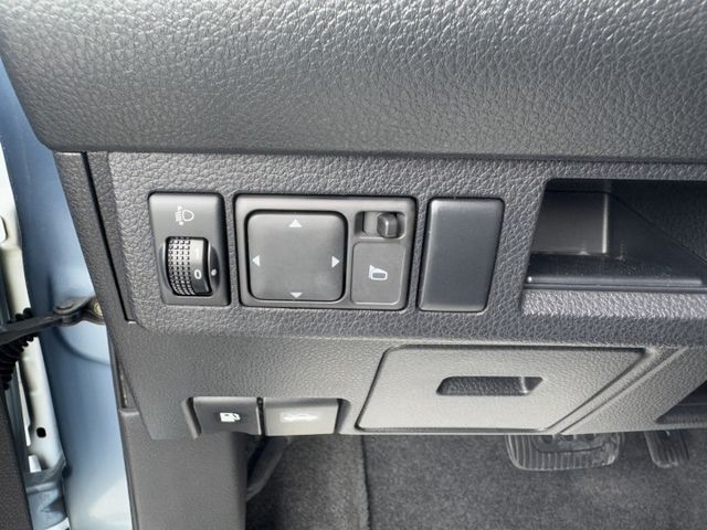 買車免求人~月繳3888輕鬆開回家~ 比買摩托車划算 ~ 大螢幕安卓機、衛星導航、倒車顯影~僅跑14萬  第4張相片