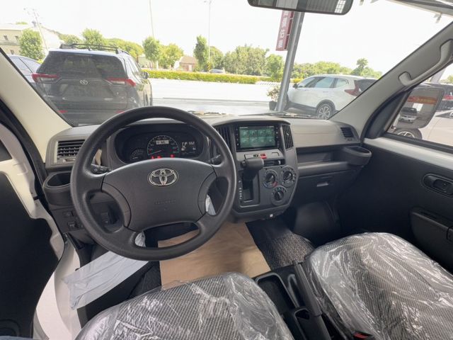 我是自排的，全新領牌車，新車價55.5萬，現在只要46.8萬 !! ~ Carplay、倒車顯影 ! 可全貸 ~  第3張相片