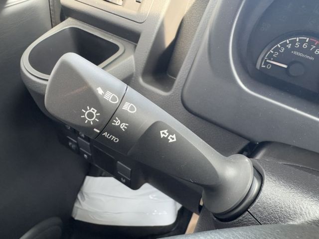 我是自排的，全新領牌車，新車價55.5萬，現在只要46.8萬 !! ~ Carplay、倒車顯影 ! 可全貸 ~  第9張相片
