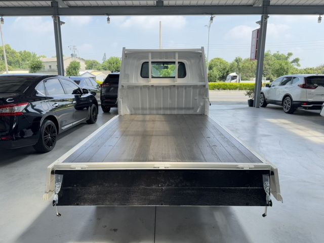我是自排的，全新領牌車，新車價55.5萬，現在只要46.8萬 !! ~ Carplay、倒車顯影 ! 可全貸 ~  第13張相片