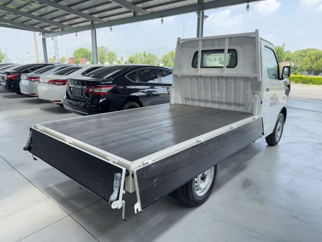 我是自排的，全新領牌車，新車價55.5萬，現在只要46.8萬 !! ~ Carplay、倒車顯影 ! 可全貸 ~  第15張相片