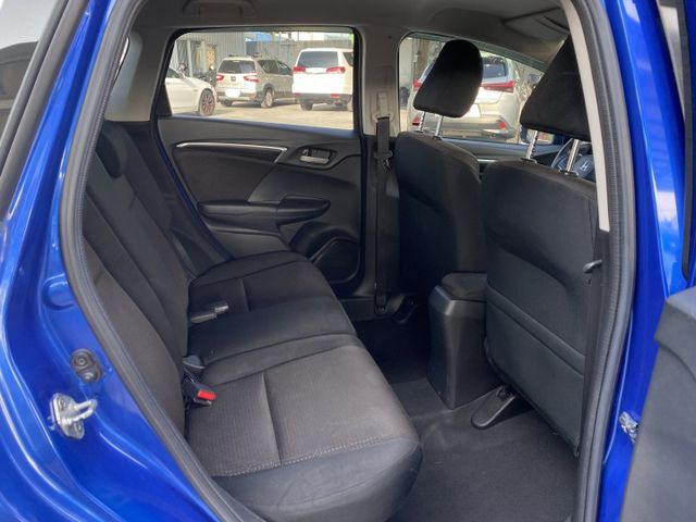 買車免求人~月繳5888輕鬆開回家 ~ 定速、換檔撥片、恆溫空調、倒車顯影、後座分離傾倒 ! 可全貸 ~  第18張相片