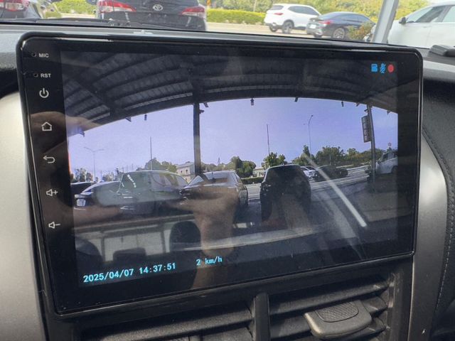 買車免求人~月繳6888開回家~ 大螢幕安卓機、TCS防滑、胎壓監控、衛星導航、倒車顯影、光感應頭燈、ISOFIX !  第8張相片