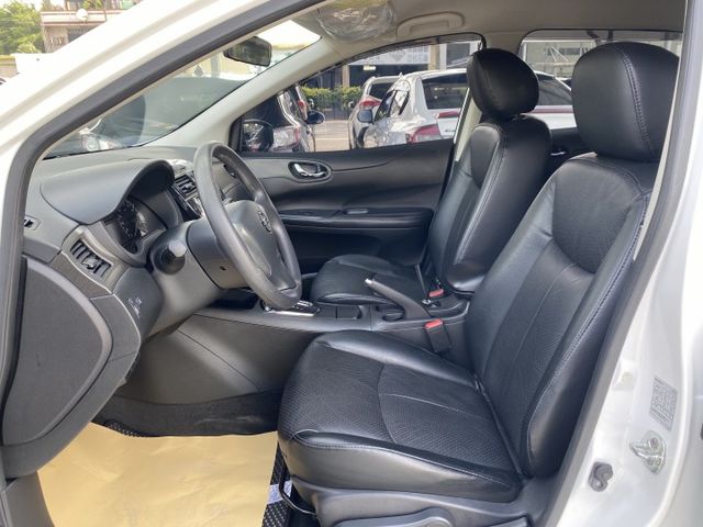 買車免求人~月繳6000輕鬆開回家 ~ ABS、倒車顯影、衛星導航、抬頭顯示器、後座分離傾倒、後座出風口 !  第2張相片