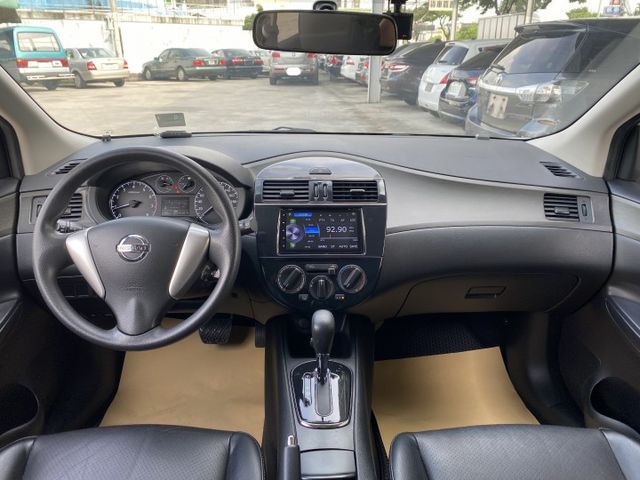 買車免求人~月繳6000輕鬆開回家 ~ ABS、倒車顯影、衛星導航、抬頭顯示器、後座分離傾倒、後座出風口 !  第4張相片