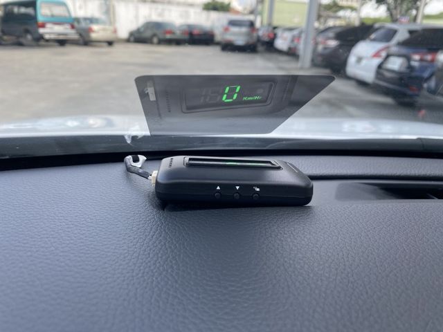 買車免求人~月繳6000輕鬆開回家 ~ ABS、倒車顯影、衛星導航、抬頭顯示器、後座分離傾倒、後座出風口 !  第10張相片