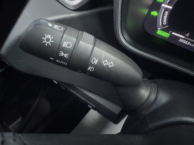 油電版 ! 你沒看錯 ~ 我僅跑三萬多 ! I-KEY、定速、ACC、盲點偵測、車道偏離警、TCS防滑、胎壓監控 !  第8張相片