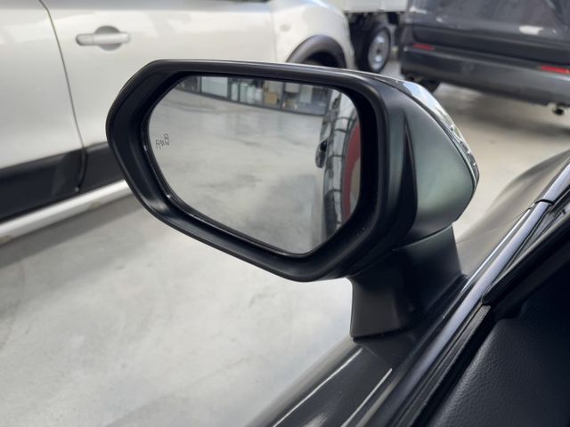 油電版 ! 你沒看錯 ~ 我僅跑三萬多 ! I-KEY、定速、ACC、盲點偵測、車道偏離警、TCS防滑、胎壓監控 !  第17張相片
