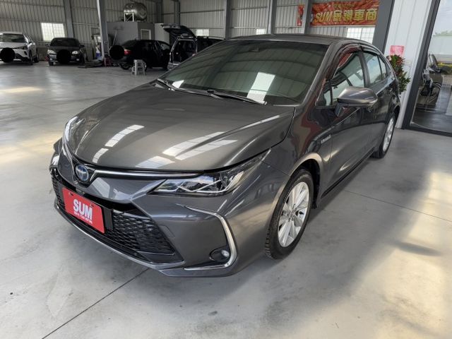 油電版 ! 你沒看錯 ~ 我僅跑三萬多 ! I-KEY、定速、ACC、盲點偵測、車道偏離警、TCS防滑、胎壓監控 !  第18張相片