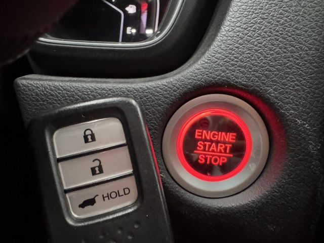 你沒看錯 ~ 我僅跑四萬多 ! I-KEY、定速、ACC、電動尾門、車道偏離、TCS防滑、自動緊急煞車、後座出風口!  第11張相片