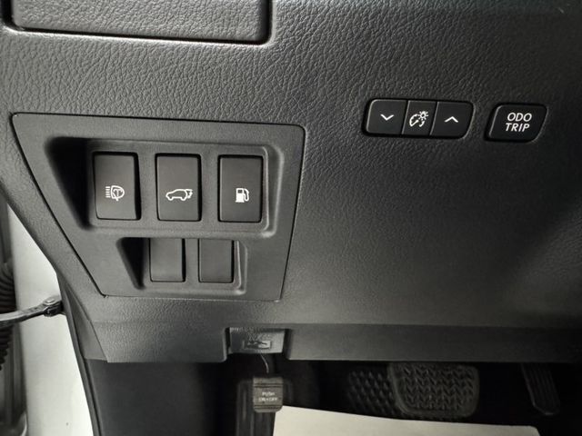 網友專屬優惠實施中 ~ I-KEY、電動座椅、全景天窗、定速、電動尾門、TCS防滑、後座出風口 !  第11張相片