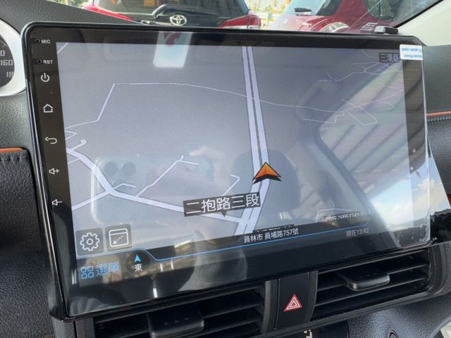 就是愛白車 !  I-KEY、大螢幕安卓機、單側電滑門、盲點偵測、TCS防滑、胎壓監控、後座分離傾倒 !  第7張相片