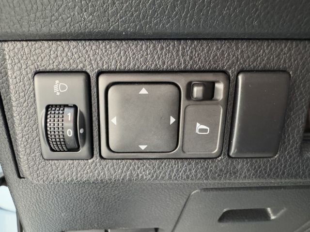 買車免求人~月繳3888輕鬆開回家~ 比買摩托車划算 ~ 大螢幕安卓機、衛星導航、倒車顯影~僅跑14萬  第10張相片