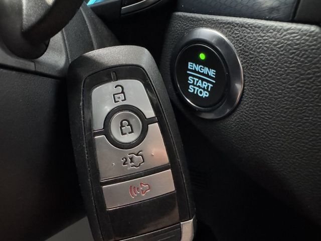 小瑕疵大特價 ! I-KEY、定速、ACC、盲點偵測、電動座椅、換檔撥片、TCS防滑、抬頭顯示器、胎壓監控 !  第11張相片