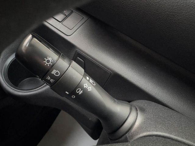 客貨兩用 ~ I-KEY、車道偏離警示、自動緊急煞車、TCS防滑、胎壓監控、恆溫空調、後座分離傾倒 !  第11張相片