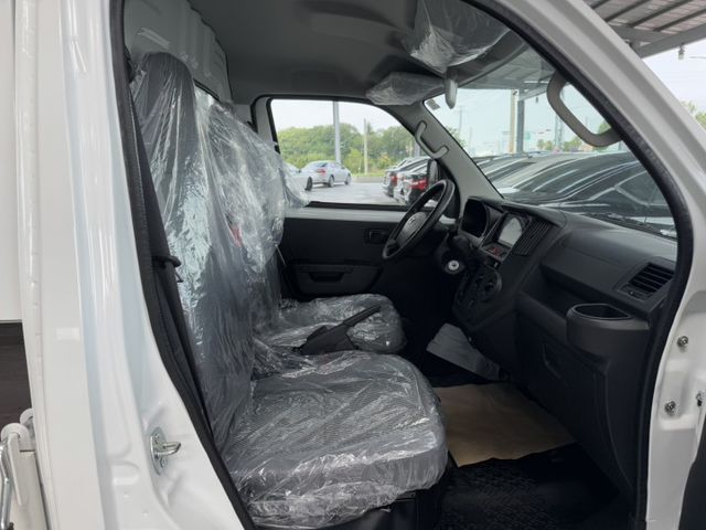 我是自排的，全新領牌車，新車價55.5萬，現在只要46.8萬 !! ~ Carplay、倒車顯影 ! 可全貸 ~  第16張相片