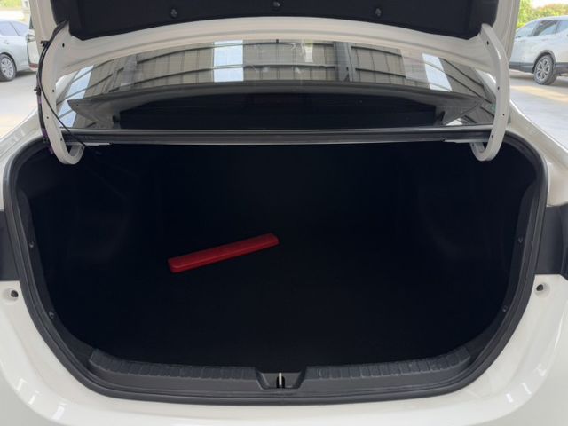 買車免求人~月繳6888開回家~ 大螢幕安卓機、TCS防滑、胎壓監控、衛星導航、倒車顯影、光感應頭燈、ISOFIX !  第16張相片