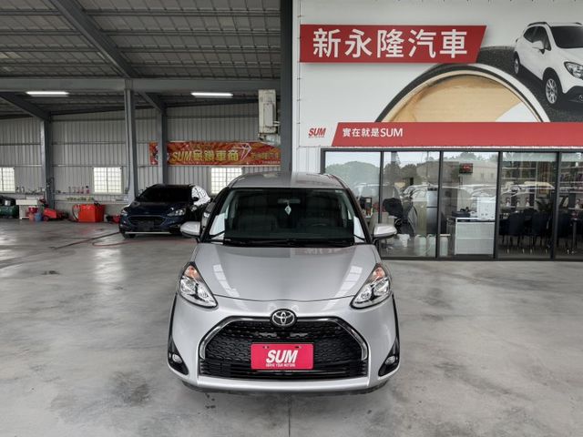 七人座 !  I-KEY、TCS防滑、胎壓監控、恆溫空調、後座出風口、ISOFIX、後座分離傾倒 ~ 僅跑九萬 !  第1張相片