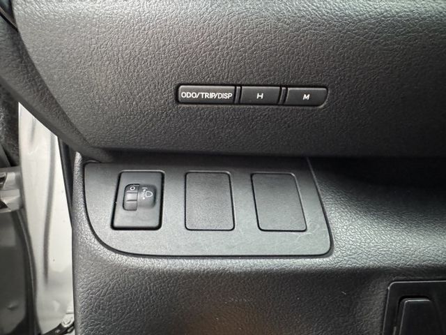 七人座 !  I-KEY、TCS防滑、胎壓監控、恆溫空調、後座出風口、ISOFIX、後座分離傾倒 ~ 僅跑九萬 !  第11張相片