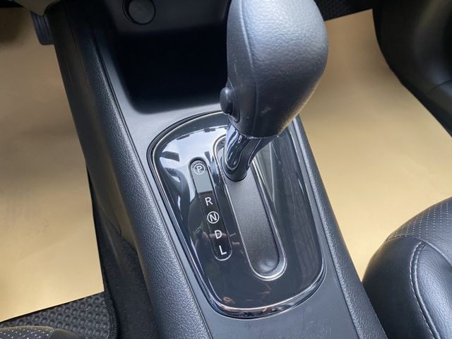 買車免求人~月繳6000輕鬆開回家 ~ ABS、倒車顯影、衛星導航、抬頭顯示器、後座分離傾倒、後座出風口 !  第9張相片