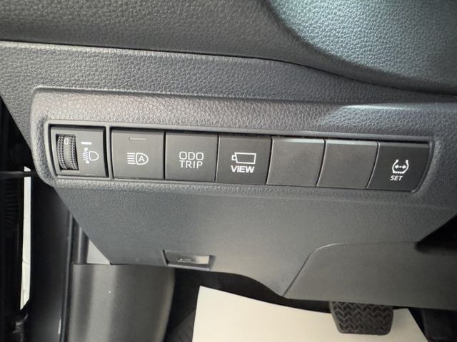 油電版 ! 你沒看錯 ~ 我僅跑三萬多 ! I-KEY、定速、ACC、盲點偵測、車道偏離警、TCS防滑、胎壓監控 !  第10張相片