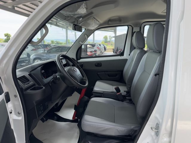 買領牌車找新永隆~全新車賣你二手價~讓你最划算~原廠四年12萬公里保固，現車不用等，錯過不再 ~  第3張相片