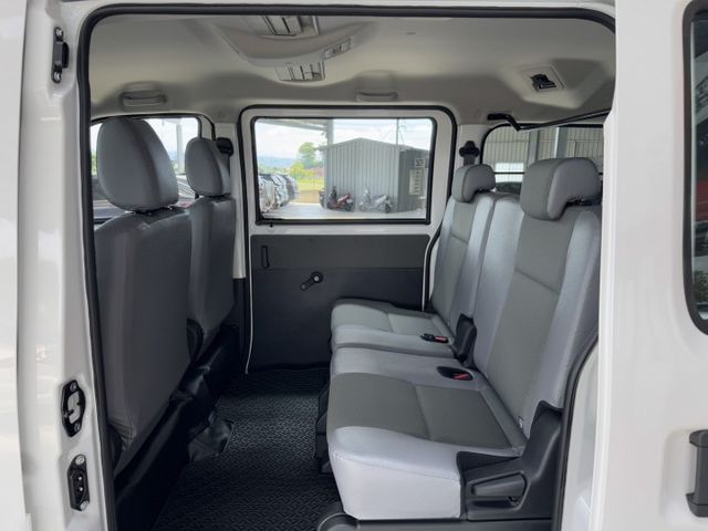 買領牌車找新永隆~全新車賣你二手價~讓你最划算~原廠四年12萬公里保固，現車不用等，錯過不再 ~  第4張相片