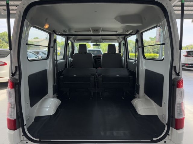 買領牌車找新永隆~全新車賣你二手價~讓你最划算~原廠四年12萬公里保固，現車不用等，錯過不再 ~  第14張相片