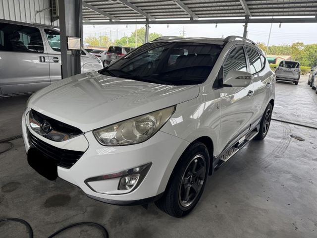 買車免求人~月繳4888輕鬆開回家 ~ 定速、電動座椅、抬頭顯示器、左右獨立空調、TCS防滑、後座分離傾倒~僅跑15萬  第1張相片