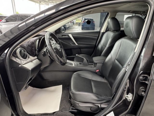 網友專屬優惠實施中~ 月繳4888輕鬆擁有~I-KEY、天窗、左右獨立空調、換檔撥片、後座分離傾倒 ~頂級版  第2張相片