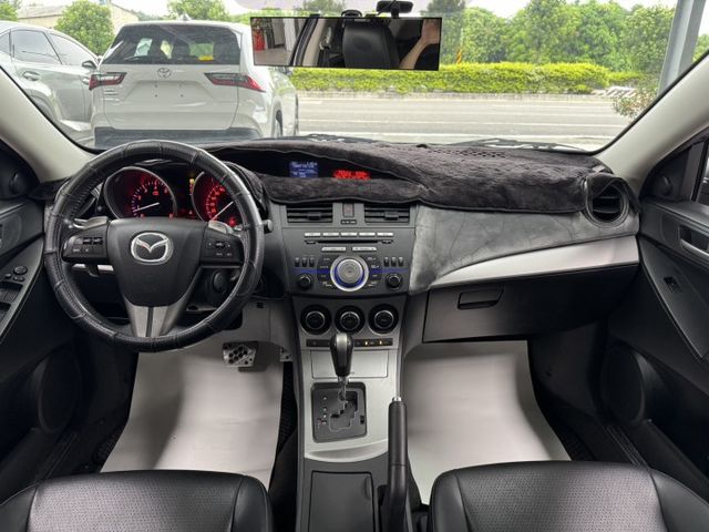 網友專屬優惠實施中~ 月繳4888輕鬆擁有~I-KEY、天窗、左右獨立空調、換檔撥片、後座分離傾倒 ~頂級版  第4張相片