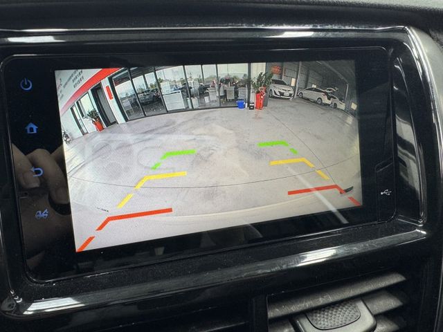 原廠保固中 ! 就是愛白車 ~ TCS防滑、胎壓監控、倒車顯影、ISOFIX、光感應頭燈、後座分離傾倒 ! 可全貸 ~  第6張相片