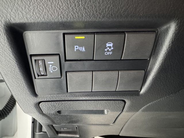 原廠保固中 ! 就是愛白車 ~ TCS防滑、胎壓監控、倒車顯影、ISOFIX、光感應頭燈、後座分離傾倒 ! 可全貸 ~  第11張相片