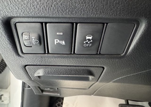 網友專屬優惠實施中 ~ TCS防滑、胎壓監控、倒車顯影、光感應頭燈、ISOFIX、後座分離傾倒 !  第10張相片