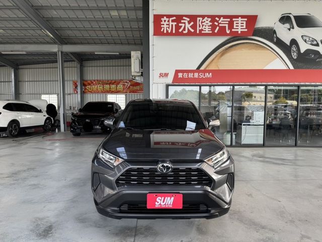 你沒看錯 ~ 我僅跑四萬多 ! 定速、ACC、車偏、煞停、TCS防滑、胎壓監控、後座出風口 ! 可以全額貸款 ~  第1張相片